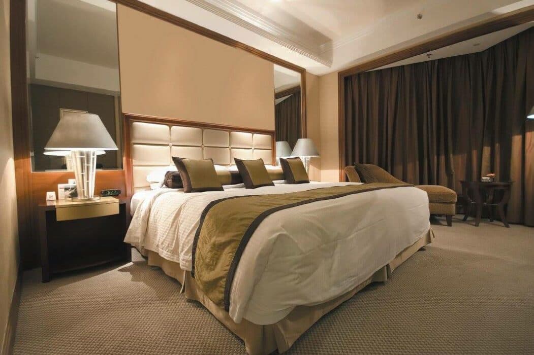 Modern Luxurious Bedroom Comprising Wooden Bed