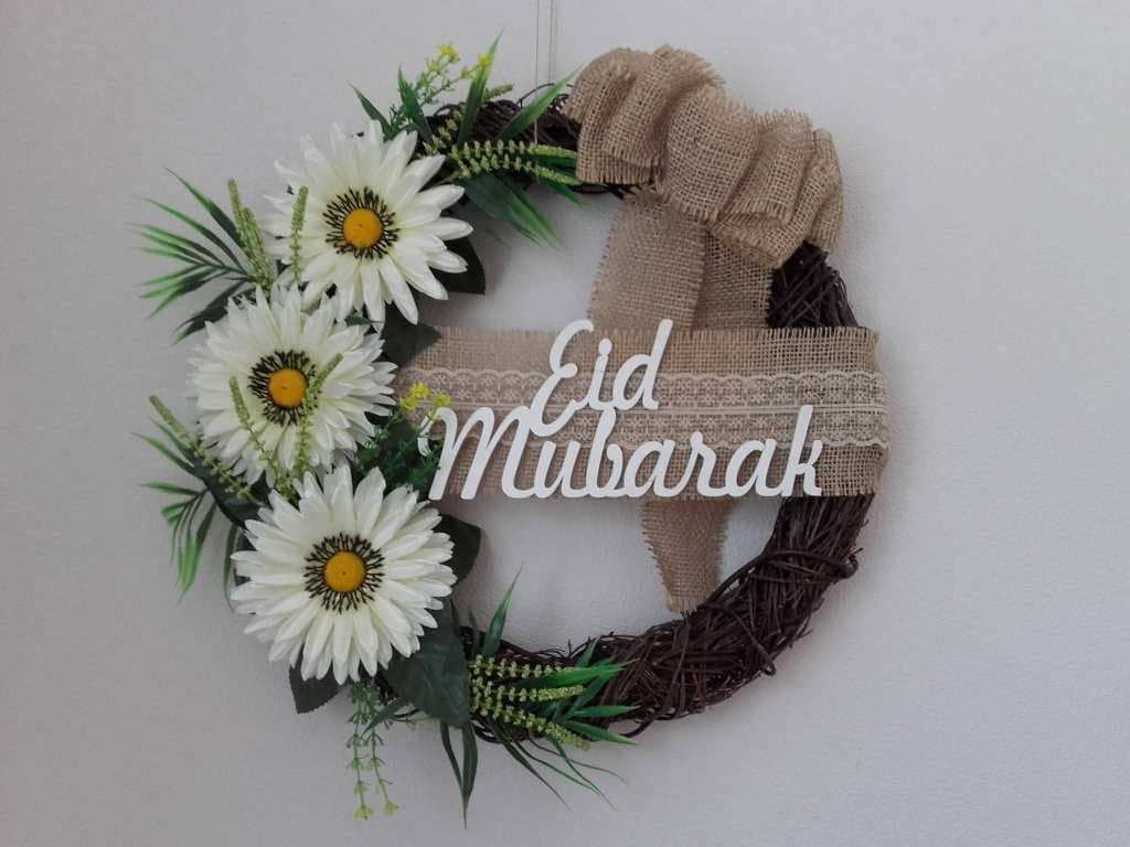 0503010021 – 04 – Use the “Eid Mubarak” Wreath Use the “Eid Mubarak” Wreath
