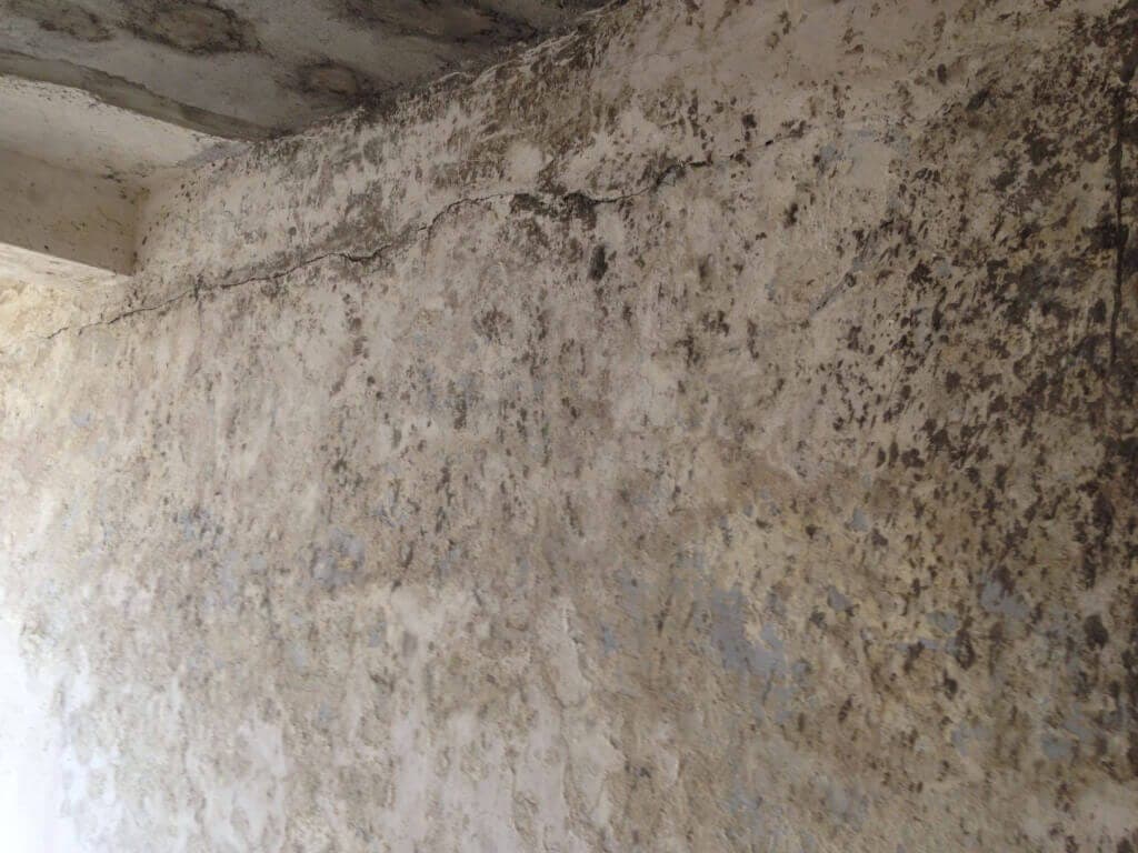 0702050035-Separation-Cracks-RCC-Beam-Bottom-and-Top-of-Wall Cracks between RCC and Masonry joints