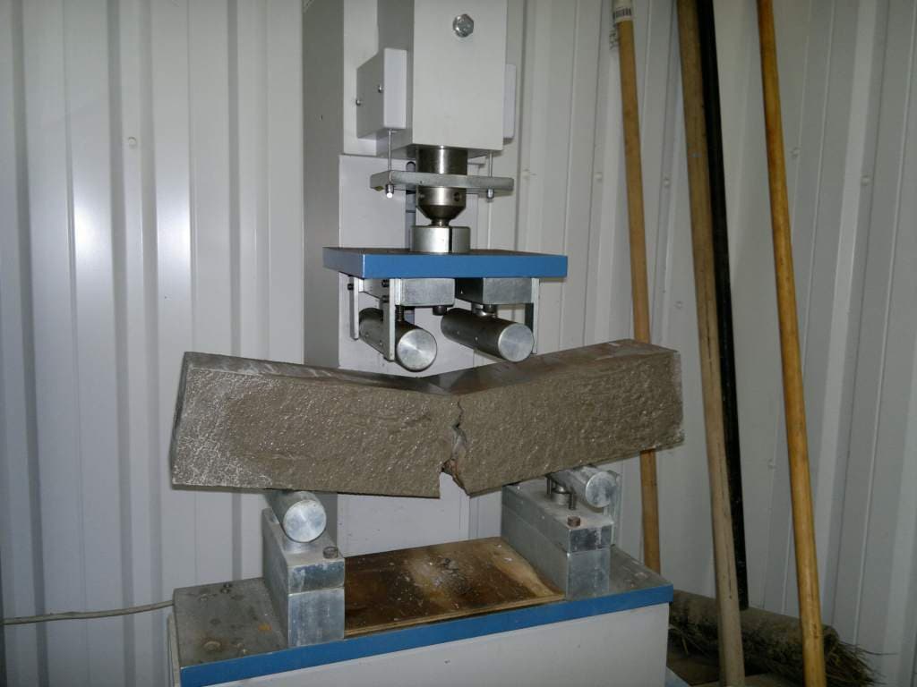 Flexural Strength Test on Concrete Beam – 02 – 0411070001 Flexural Strength Test on Concrete Beam