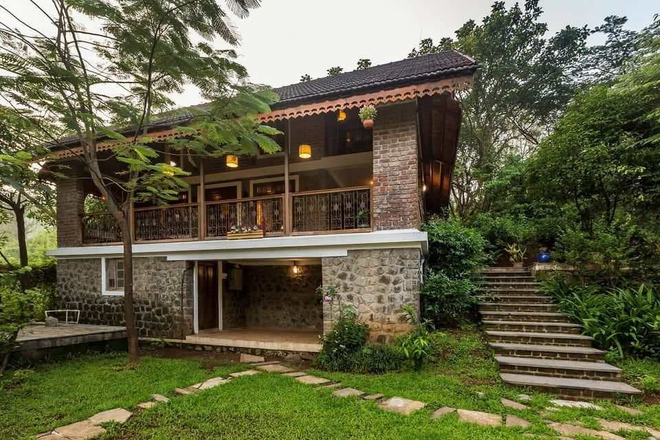 3-Story-Traditional-Bungalow-Farm-House-with-an-Contemporary-Touch-build-of-Natural-Stone-Brick-Exposed-Walls-Sloping-Roofs-with-Patterned-Eave-boards-1 Design Detail Banner 0