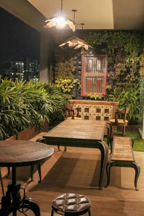 4-–-Seater-Antique-designed-Wooden-Dining-Table-with-Wooden-Bench Design Detail Banner 0