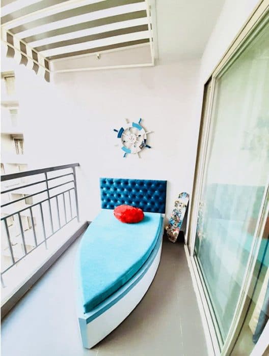 Balcony-enclosed-with-a-Metal-Railing Swiper Content 0