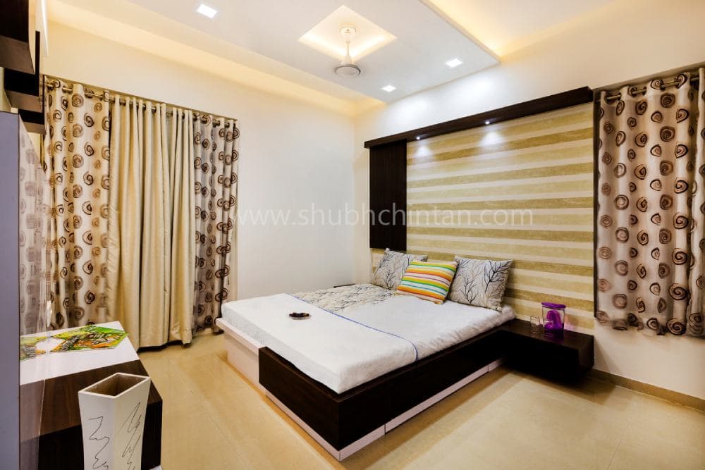 Bedroom-accomodating-Wooden-Bed-02 Design Detail Banner 1