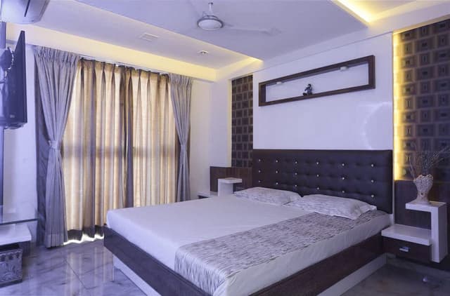 Bedroom-with-Double-Bed-Wall-Mounted-Side-Tables-Button-Tufted-Upholstered-Headboard-2 Swiper Content 0