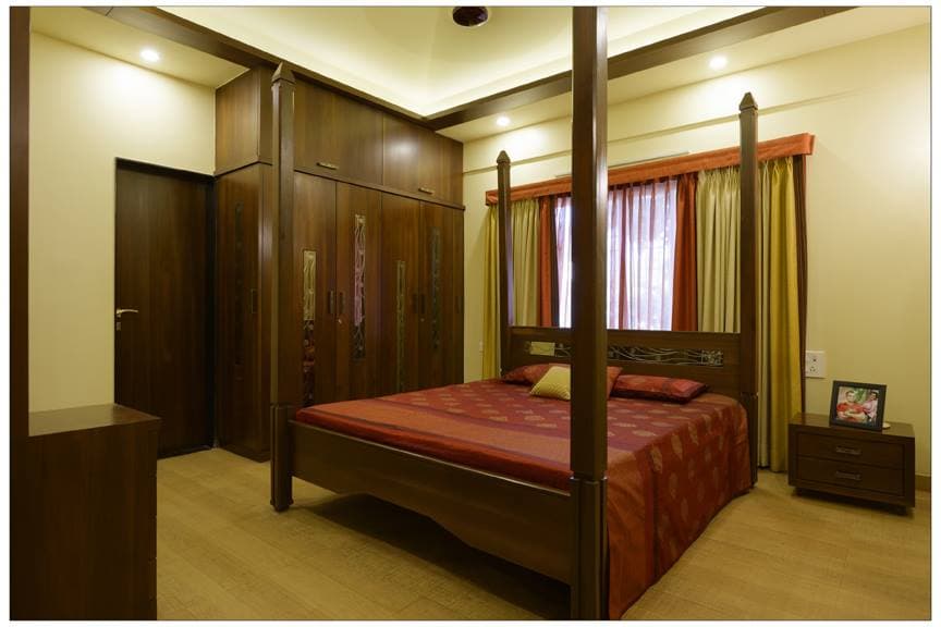 Bedroom-with-Wooden-Flooring-incorporates-4-Column-Wooden-Bed-Poster-Bed Design Detail Banner 0