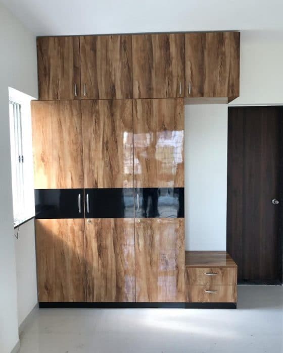 Ceiling-Fitted-3-Door-Wooden-Wardrobe-with-Shelves-01 Design Detail Banner 0