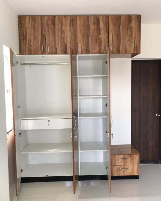 Ceiling-Fitted-3-Door-Wooden-Wardrobe-with-Shelves-02 Design Detail Banner 1