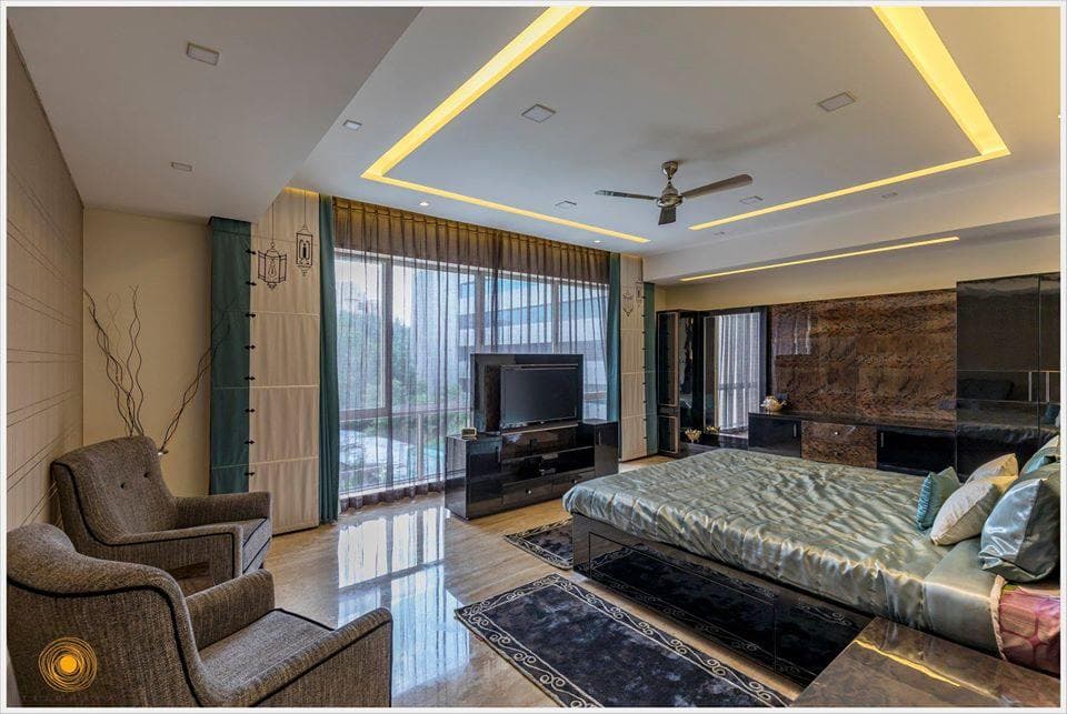 Contemporary-Styled-Bedroom-incorporating-Glossy-Finished-Double-Bed-with-Storage-below-Floor-Mounted-Side-Tables-Tufted-Upholstered-Headboard-1 Design Detail Banner 0