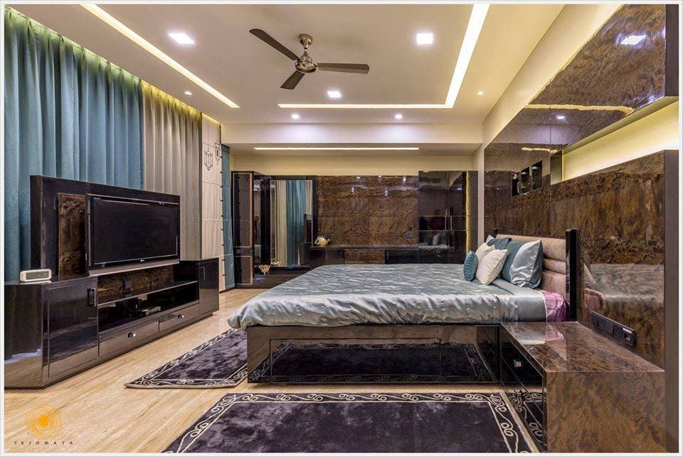 Contemporary-Styled-Bedroom-incorporating-Glossy-Finished-Double-Bed-with-Storage-below-Floor-Mounted-Side-Tables-Tufted-Upholstered-Headboard-2 Design Detail Banner 1