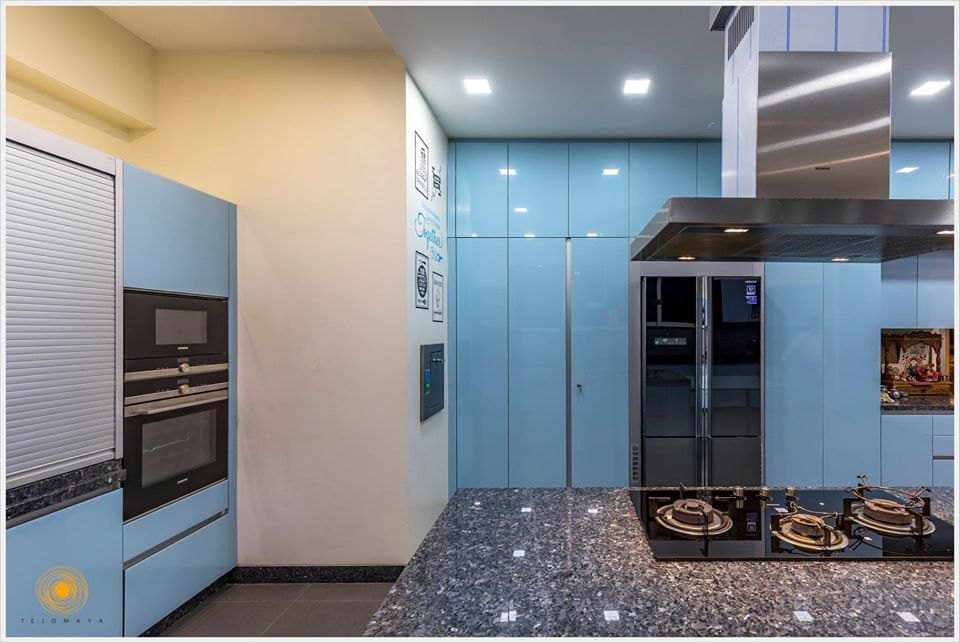 Contemporary-Styled-Light-Blue-Coloured-Island-Kitchen-comprises-of-L-Shaped-Kitchen-Counter-with-Dark-Grey-Shaded-Grained-Kitchen-Countertop-2 Design Detail Banner 1