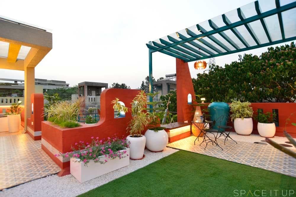 Home-Garden-on-Terrace-Floor-having-Parapet-Wall-with-Red-Wall-Paint-having-Voids-with-Blue-Wall-Paint-1 Design Detail Banner 0