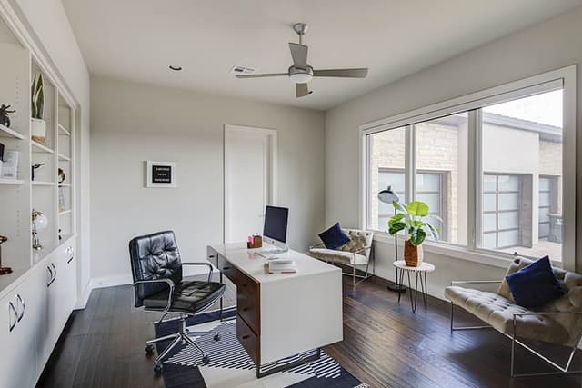 Home-Office-with-Wooden-Flooring-01 Swiper Content 0