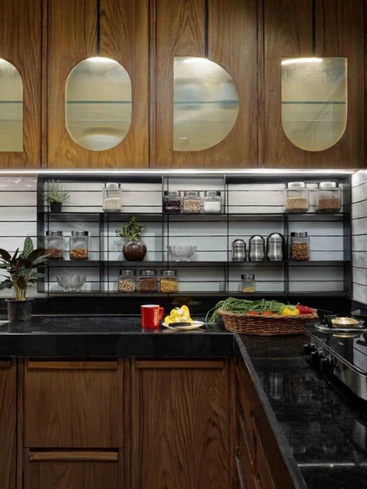 Kitchen-with-U-Shaped-Kitchen-Counter-Black-Granite-Countertop-01 Design Detail Banner 0