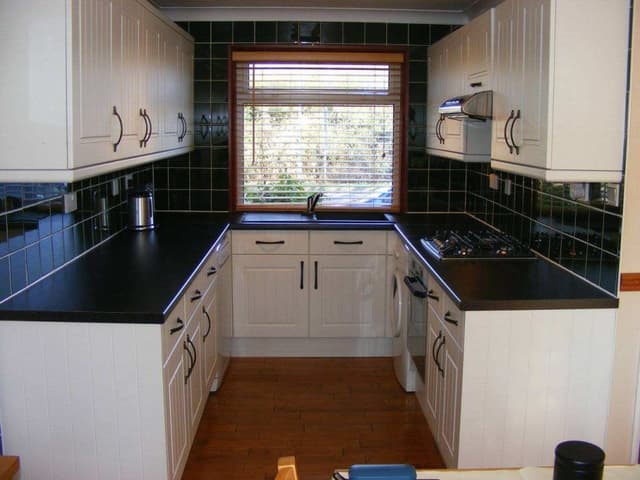Kitchen-with-Wooden-Flooring-comprises-of-U-Shaped-Kitchen-Counter Swiper Content 0