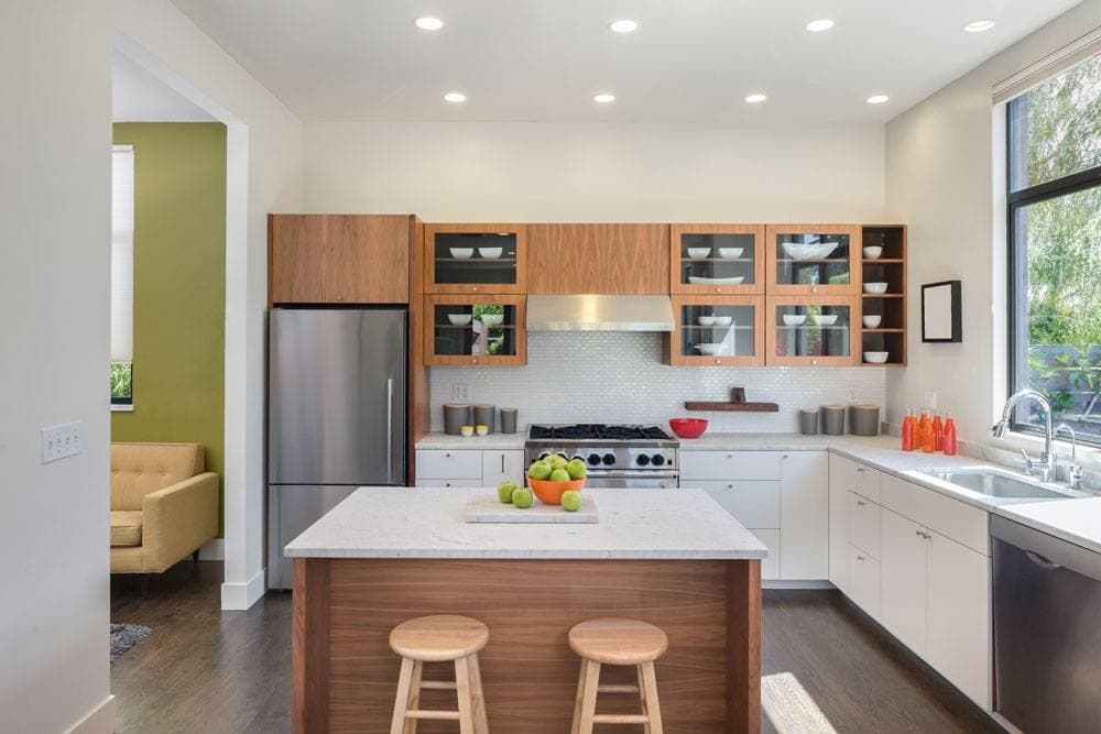 L-Shaped-Kitchen-accommodating-White-Marble-Countertop Design Detail Banner 0