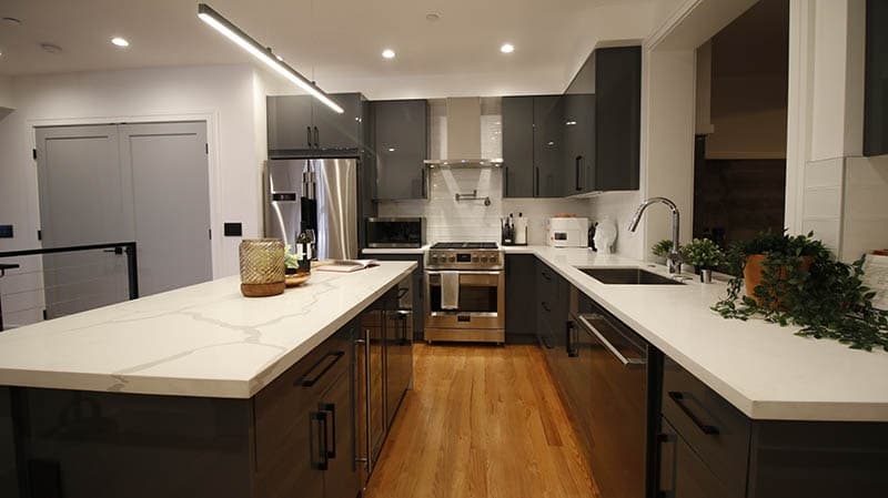 L-Shaped-Kitchen-in-White-Grey-Theme-01 Design Detail Banner 0