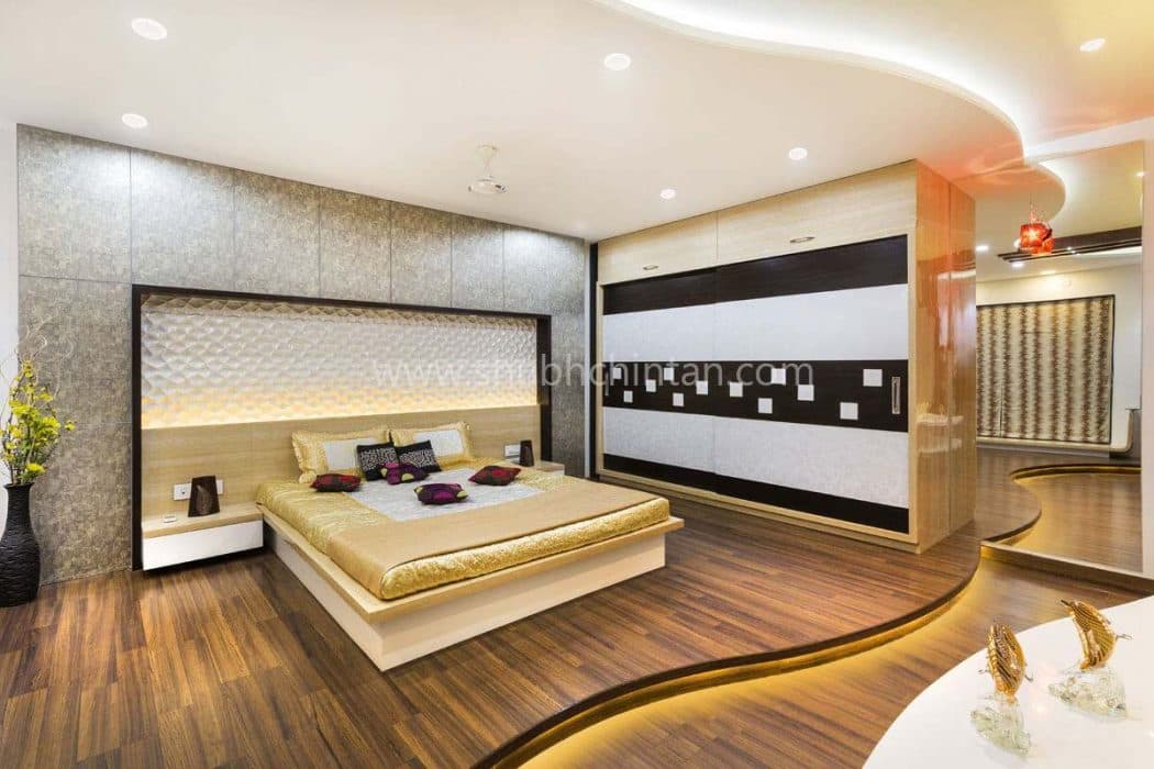 Luxurious-Bedroom-with-Wooden-Flooring-comprises-of-Curved-Raised-Platform-with-Wooden-Flooring-highlighted-by-Cove-Light-2 Design Detail Banner 1