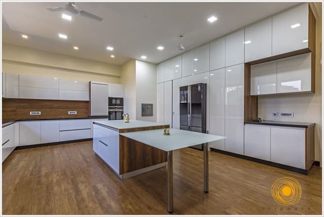 Luxurious-Kitchen-designed-with-L-Shaped-Kitchen-Counter-02 Swiper Content 1