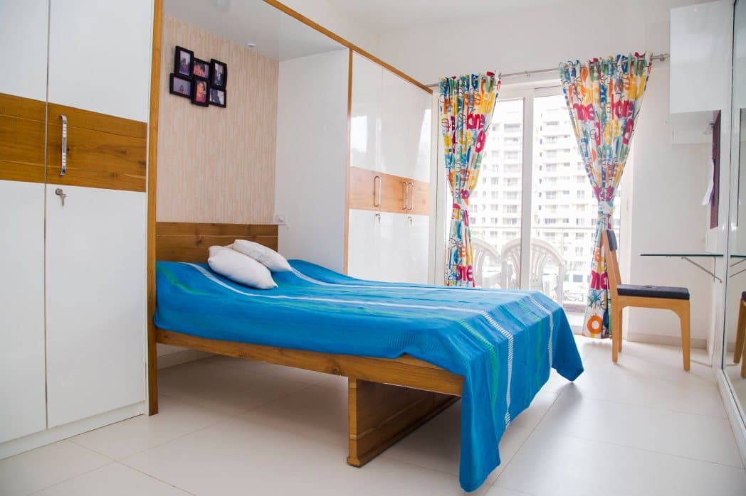 Modern-Bedroom-accommodating-Wall-mounted-Foldable-Bed-with-Wardrobes Design Detail Banner 0