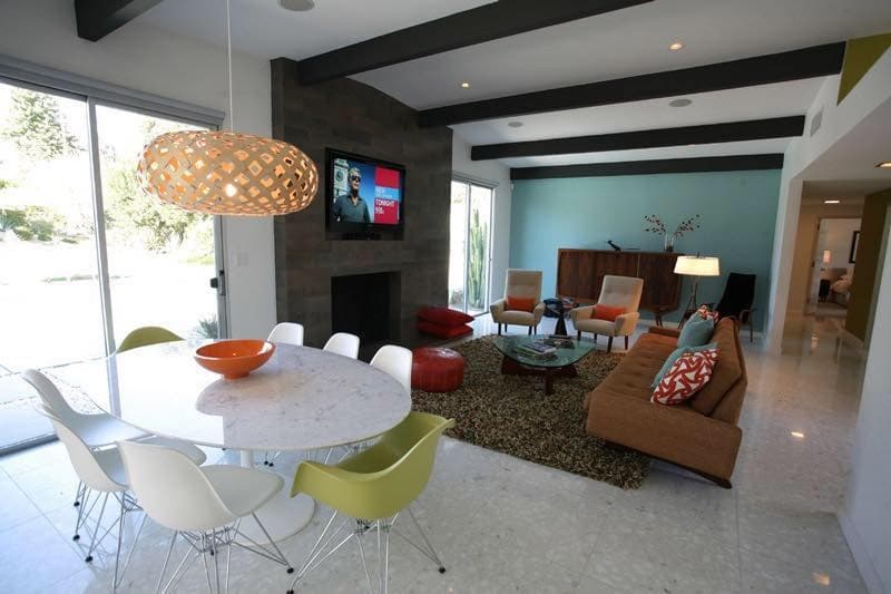 Modern-Living-Room-accommodating-Square-Armed-Sofa-Wooden-Coffee-Table Design Detail Banner 0