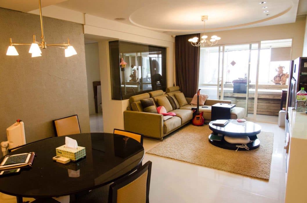 Open-Concept-Living-Dining-Room-comprises-of-Leather-Upholstered-Sofa-with-Right-Arm-Facing-Chaise Design Detail Banner 0