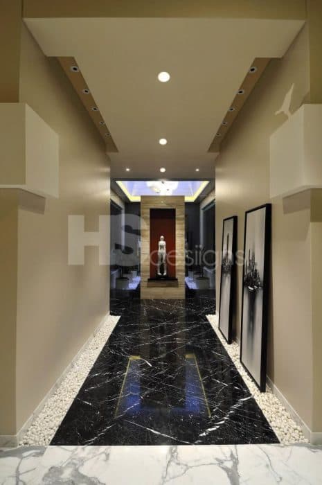 Passage-Area-with-Stone-Pebbles-on-both-sides-Black-Marble-Flooring-01 Design Detail Banner 0