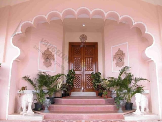 Pink-Coloured-Facades-in-Verandah-incorporating-a-Traditional-Rajasthani-Arch-for-the-Entrance Swiper Content 0