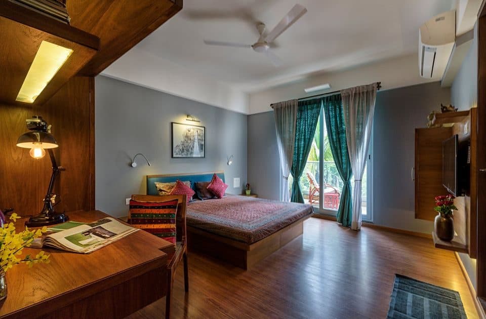 Simple-Traditional-Bedroom-has-Wooden-Furniture. Simple-Traditional-Bedroom-has-Wooden-Furniture