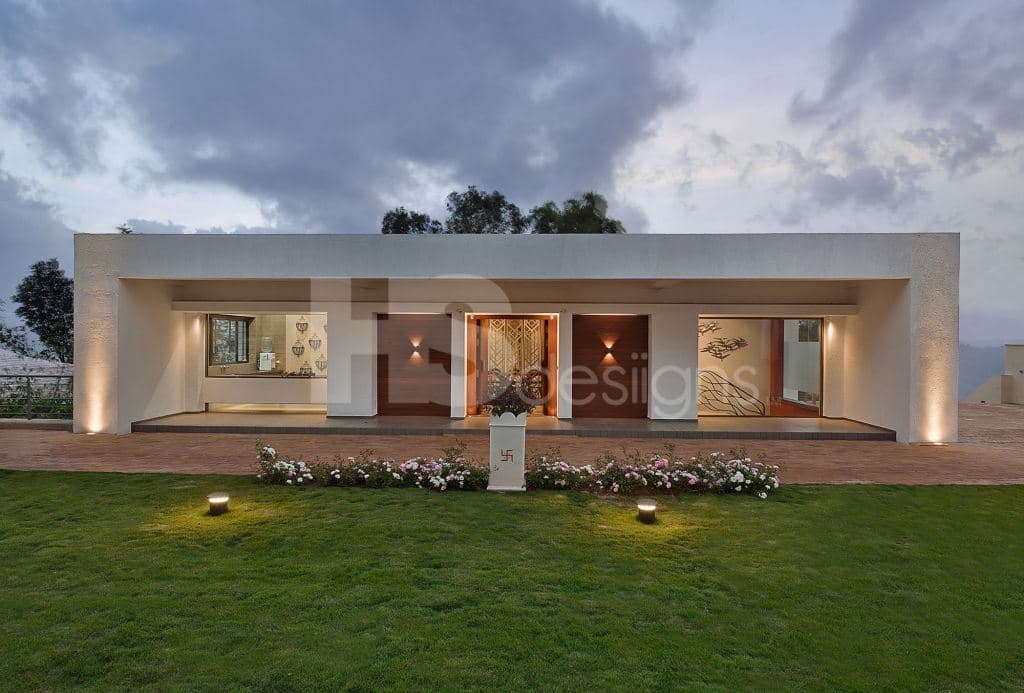 Single-Storeyed-Bungalow-highlighted-by-Outdoor-Spot-Lights-on-Exterior-Facades.-It-also-comprises-Garden-in-the-surroundings-with-flowering-shrubs-Lush-Green-Lawns-Garden-Lights.-1 Design Detail Banner 1