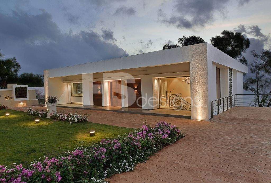 Single-Storeyed-Bungalow-highlighted-by-Outdoor-Spot-Lights-on-Exterior-Facades.-It-also-comprises-Garden-in-the-surroundings-with-flowering-shrubs-Lush-Green-Lawns-Garden-Lights. Design Detail Banner 0