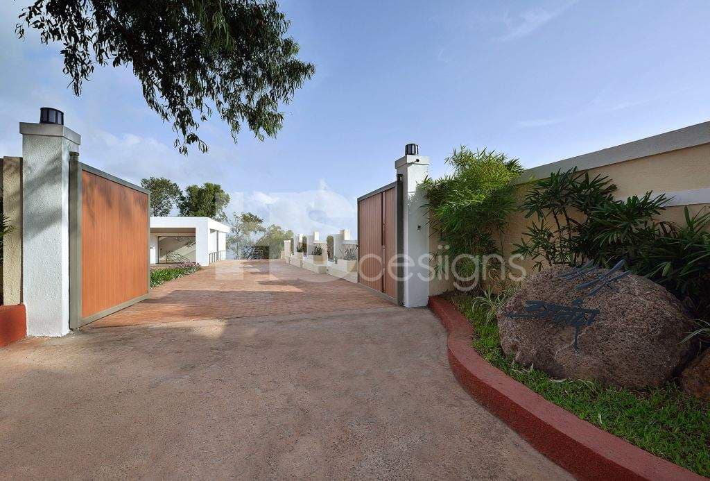 Single-Storeyed-Bungalow-highlighted-by-Outdoor-Spot-Lights-on-Exterior-Facades.-It-also-comprises-Garden-in-the-surroundings-with-flowering-shrubs-Lush-Green-Lawns-Garden-Lights Design Detail Banner 2