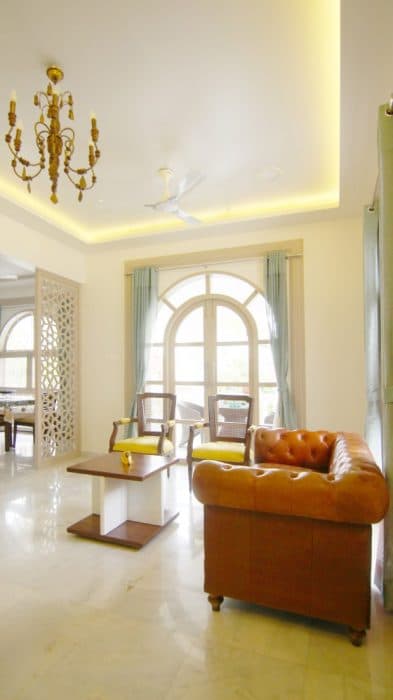 Small-Simple-Living-Room Design Detail Banner 1