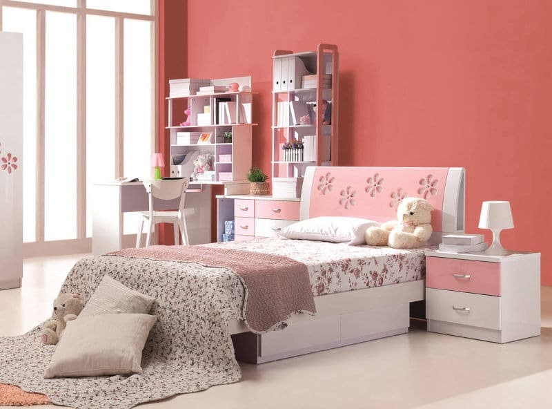 The-Pink-White-Colour-Theme-with-Floral-Patterns-and-Teddy-bear-is-Loudly-Saying-that-its-a-Girls-Bedroom. Design Detail Banner 0