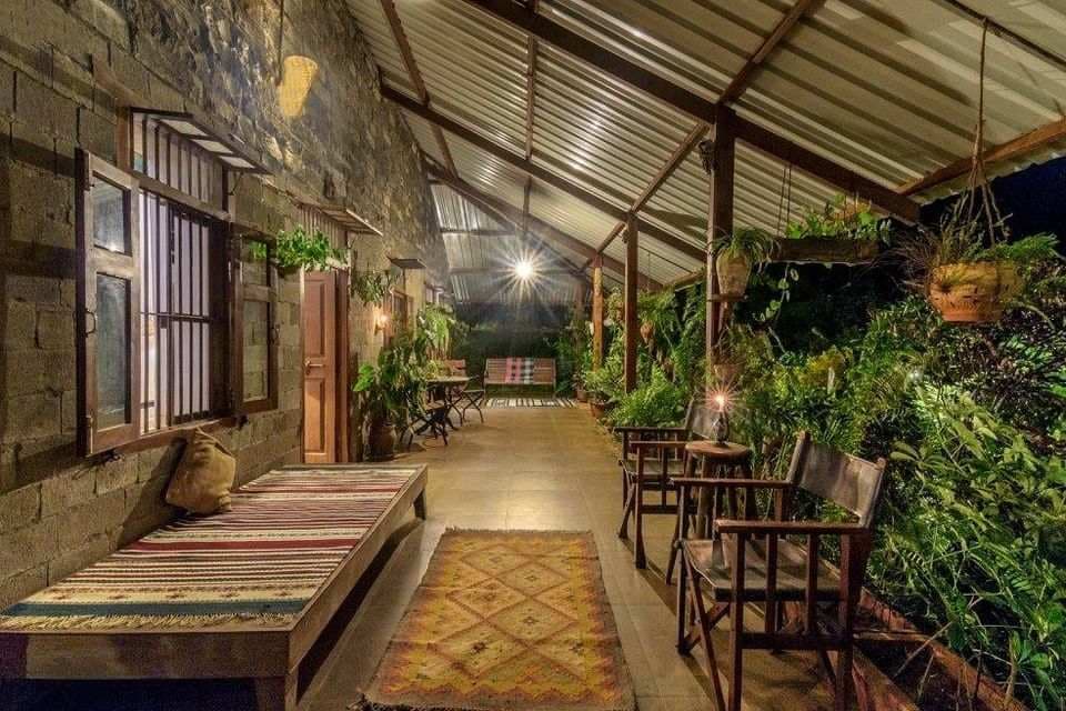 The-Traditional-Rustic-Style-Residence-has-a-Beautiful-Verandah The Traditional Rustic Style Residence has a Beautiful Verandah
