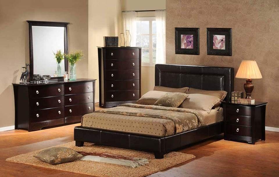 Traditional-Bedroom-Set-incl.-Wooden-Upholstered-Bed-Leather-Upholstered-Headboard-Traditional-Wooden-Side-Table-with-Drawers-Table-Lamp-on-it-High-Wooden-Chest-of-Drawers-Dressing-Table. Design Detail Banner 0