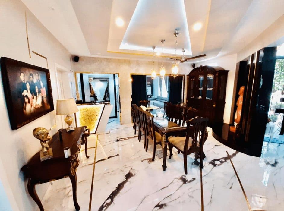 Traditional-Dining-Room-with-Marble-Flooring-highlighted-with-Metal-Strip-Inlay-8-Seater-Wooden-Dining-Table-with-Glass-Top.-1 Design Detail Banner 2