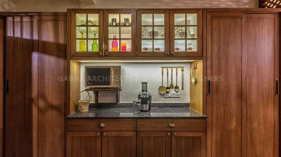 Traditional-L-Shaped-I-Shaped-Carpenter-Made-Wooden-Kitchen-Counters-with-Granite-Countertops-3 Design Detail Banner 2