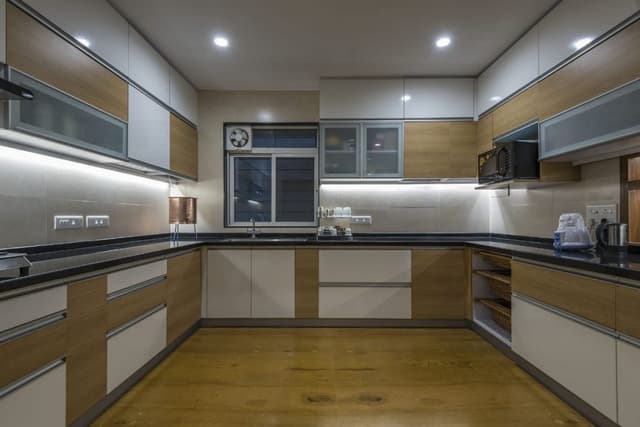 U-Shape-Platform-Kitchen-with-Combination-of-White-Colour-Wooden-finish-is-Going-in-Rhythm-with-the-Wooden-Flooring.-1 Swiper Content 0