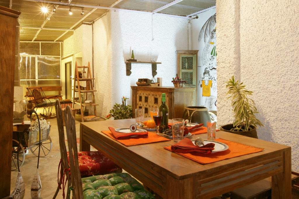 Wooden-Dining-Table-with-Wooden-Cushioned-Chairs-Wooden-Bench Design Detail Banner 0