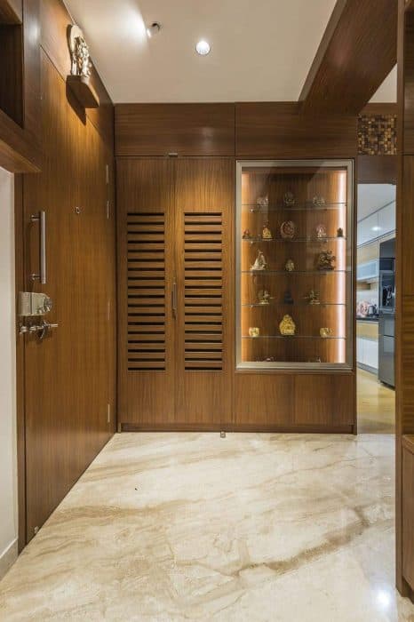 Wooden-finished-Laminate-used-in-the-Foyer-area.-A-big-Door-with-an-H-Type-S.S.-handle-is-inviting-you-to-the-Foyer-Space. Design Detail Banner 0