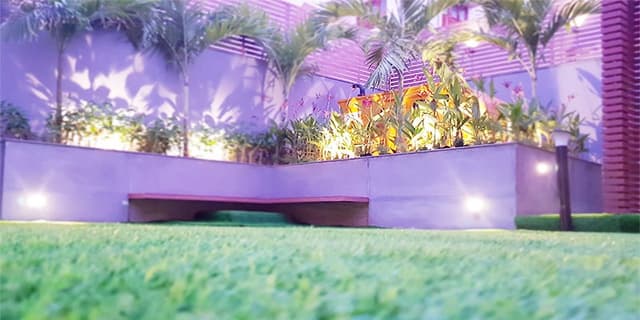 garden-2 Swiper Content 1