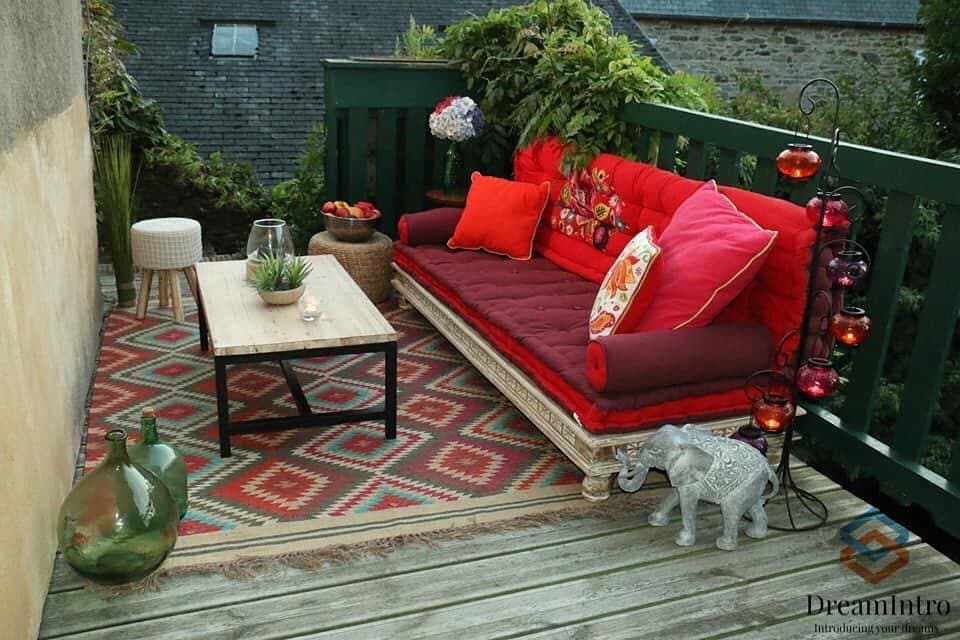 A subtle colourful patio with a perfect blend of vintage and modern vibes A subtle colourful patio with a perfect blend of vintage and modern vibes