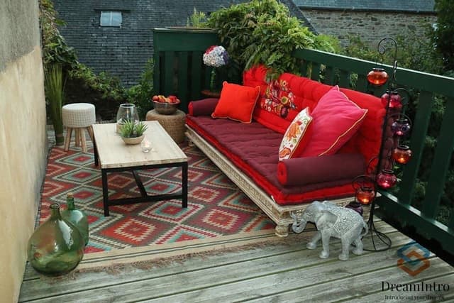 A subtle colourful patio with a perfect blend of vintage and modern vibes A subtle colourful patio with a perfect blend of vintage and modern vibes