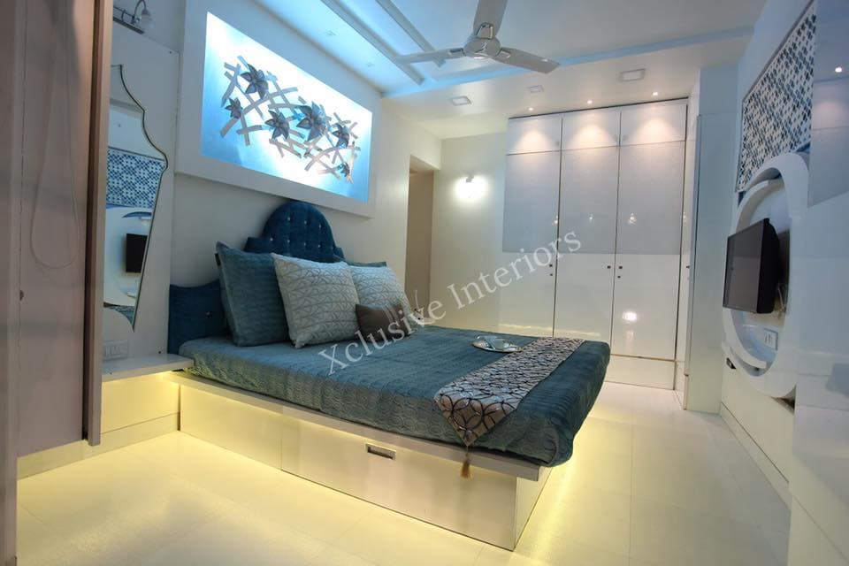 Glossy White Bedroom Consists of White Rectangular Maharaja Style Bed Glossy White Bedroom Consists of White Rectangular Maharaja Style Bed