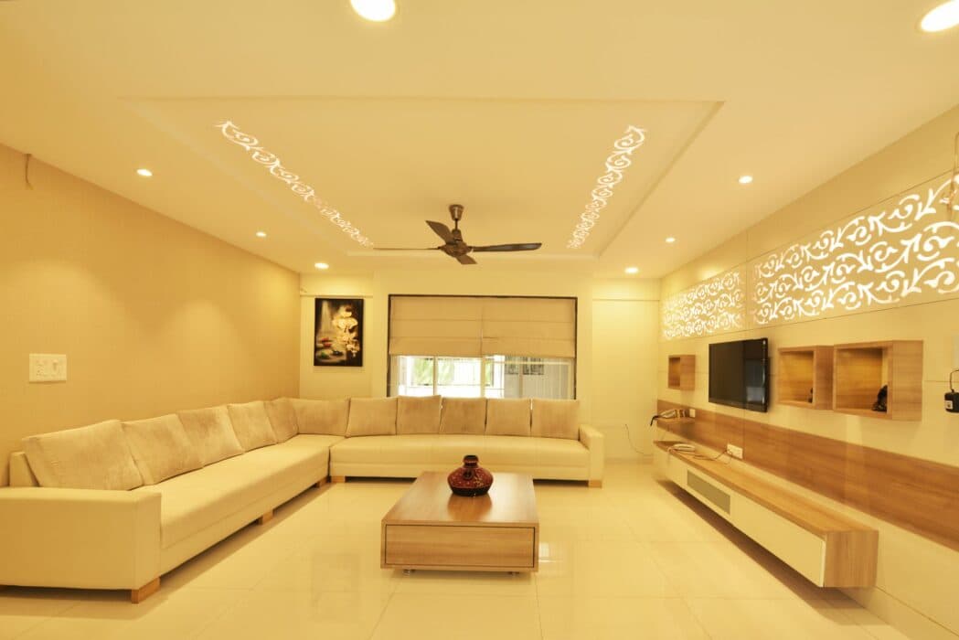 Off White Coloured Leather Upholstered Sofa Off White Coloured Leather Upholstered Sofa