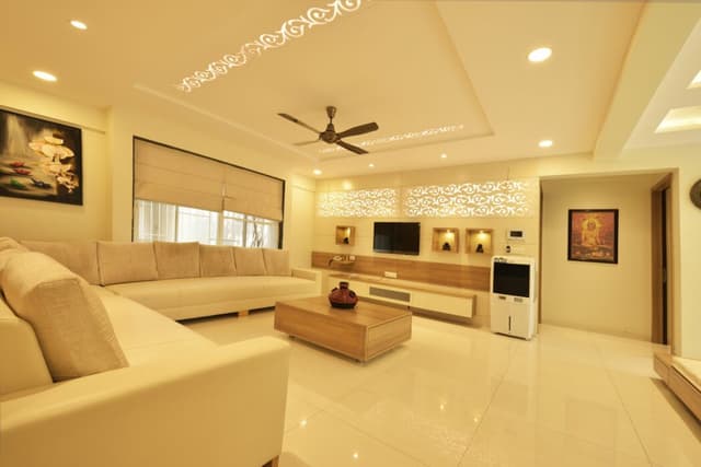 Off White Coloured Leather Upholstered Sofa Off White Coloured Leather Upholstered Sofa