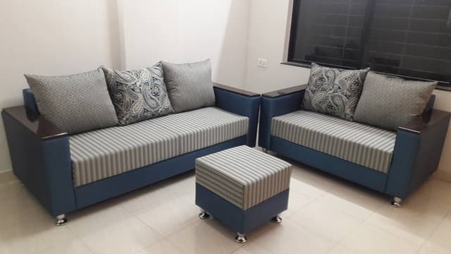 3 Seater Brown & White Coloured Contemporary Style Sofa 3 Seater Brown & White Coloured Contemporary Style Sofa