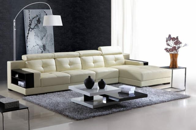 Four-Seater White Coloured Leather Upholstered Sectional Sofa Four-Seater White Coloured Leather Upholstered Sectional Sofa
