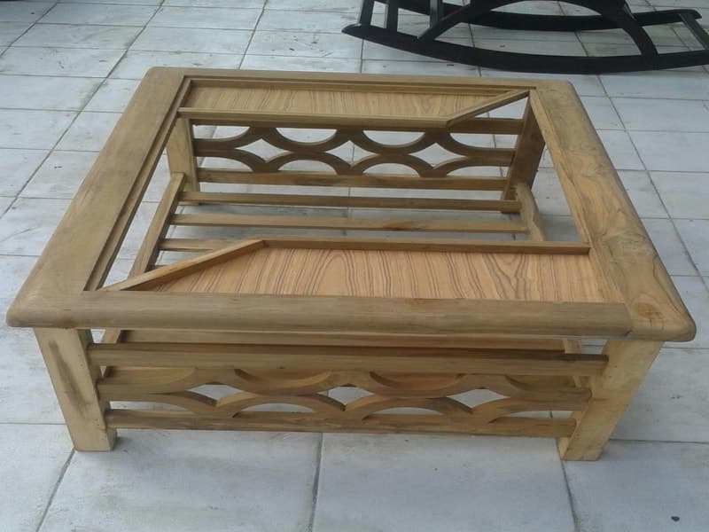 Beautifully Carved, Brown-Grained Solid Wood Table Beautifully Carved, Brown-Grained Solid Wood Table